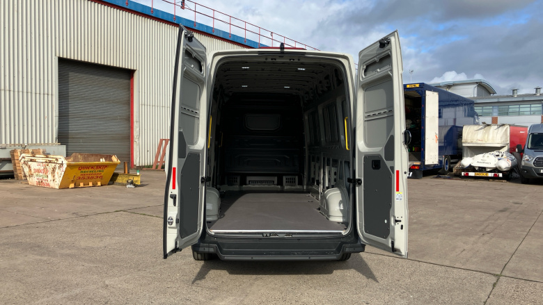 Volkswagen Crafter Cr35 Lwb Diesel Fwd 2.0 TDI 140PS Commerce Plus High Roof Van